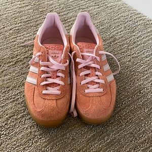 Like new adidas Gazelle women’s 6.5